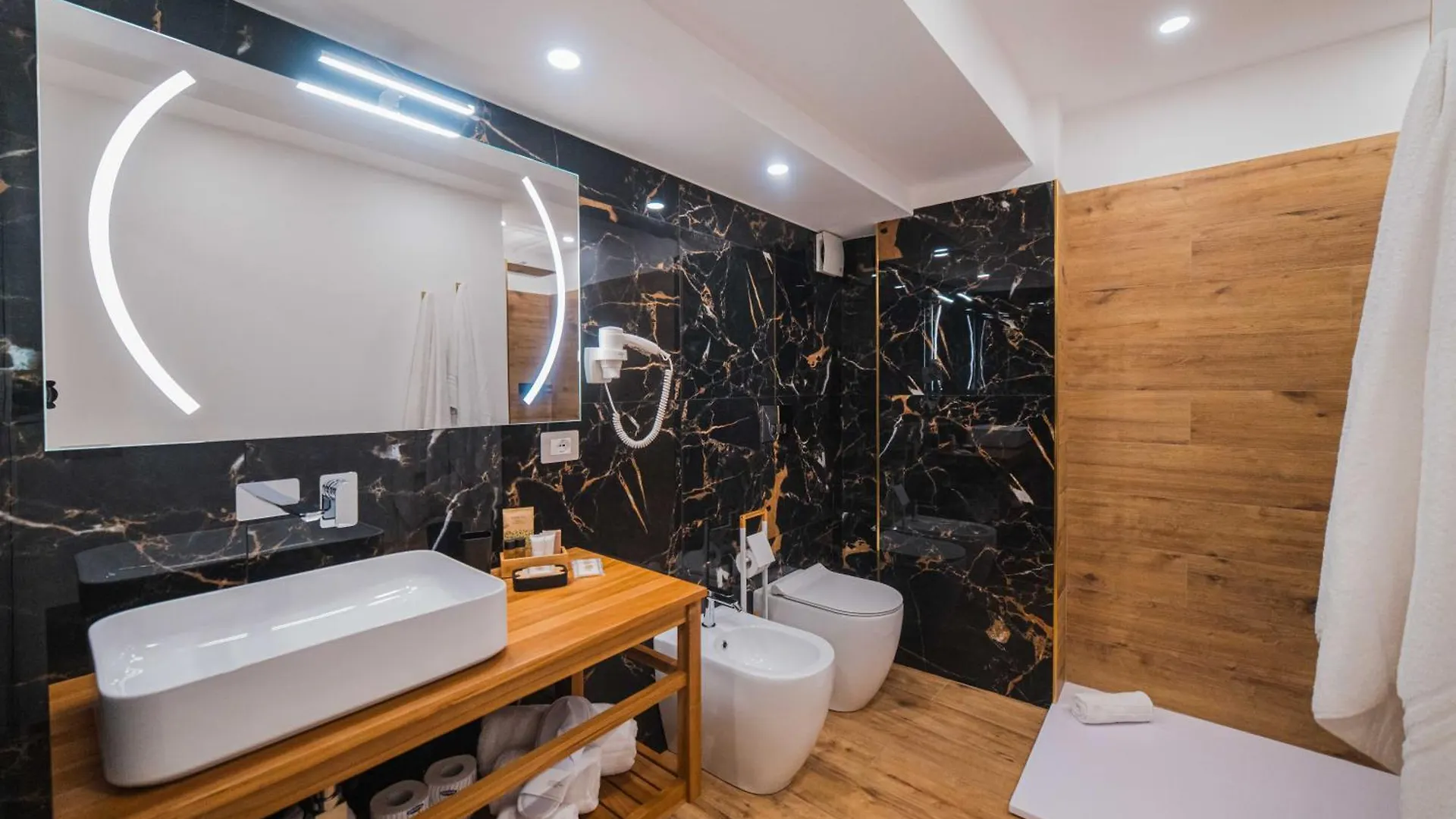Humboldt Luxury Apartment & Rooms 타오르미나